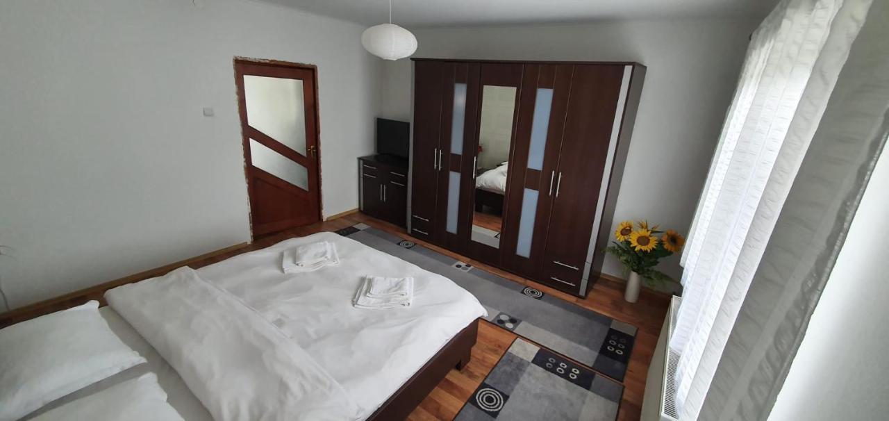 Ferienwohnung Casa Alex Si Daiana Orşova Exterior foto